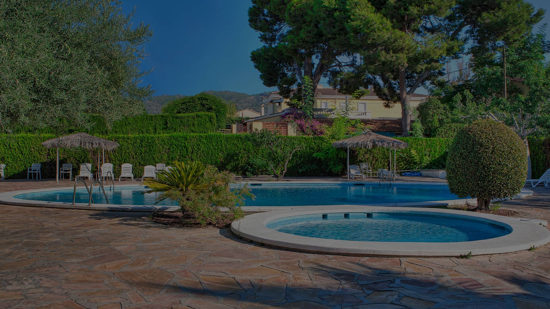 Hotel Vista Alegre Vista del área de piscina del Hotel Vista Alegre, en Benicasim