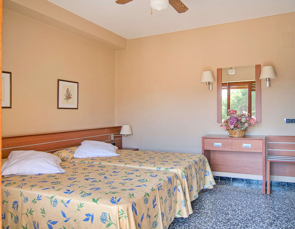 Double Room Room with two beds next to each other, with yellow bedspreads with blue flowers